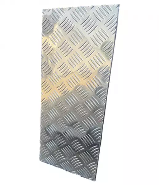 Bodenbelag aus Aluminium Tränenblech in Werkstatt mit industrial Design Bodenbelag aus Aluminium Tränenblech in Werkstatt mit industrial Design